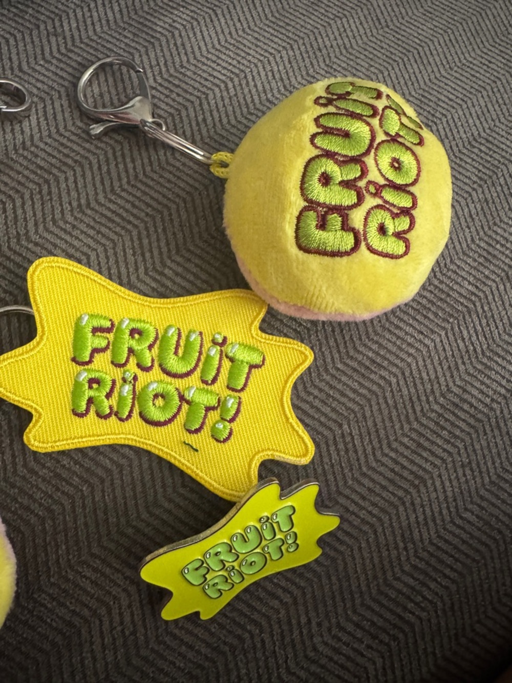 Fruit Riot Keychains, patch & pin - Picture 3 of 3